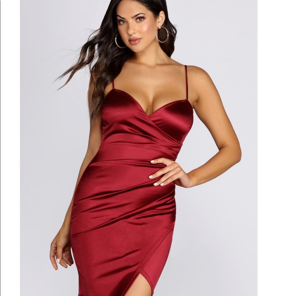 💃🏻WINDSOR Red Satin Mini Dress🔥